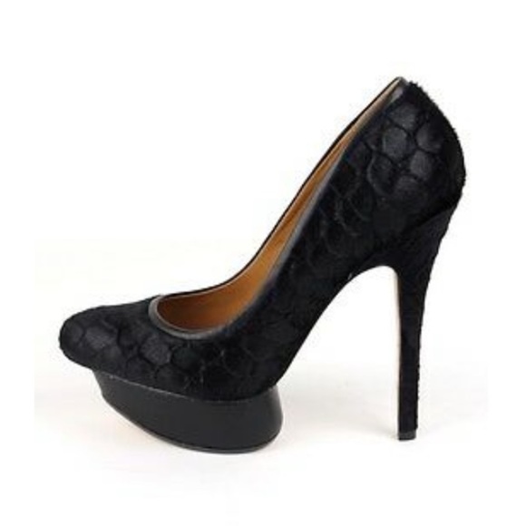 L.A.M.B. Nikko Black Dyed Calf Hair Pumps Size 8.5 - Picture 11 of 11